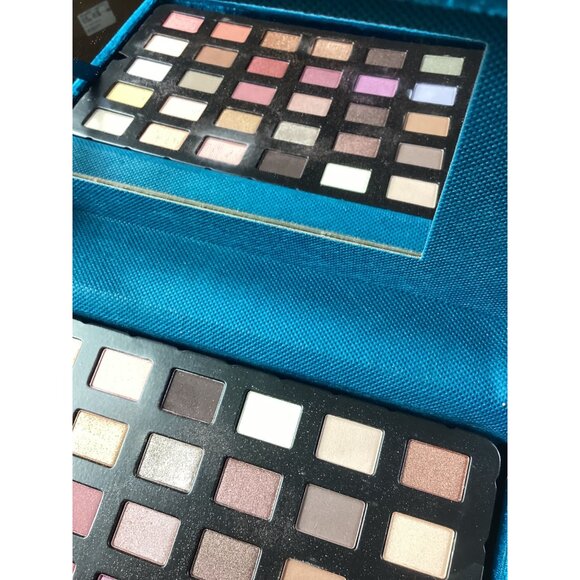 35 Color Eyeshadow Palette With Blue Velvet Storage Case & Mirror - Picture 5 of 6